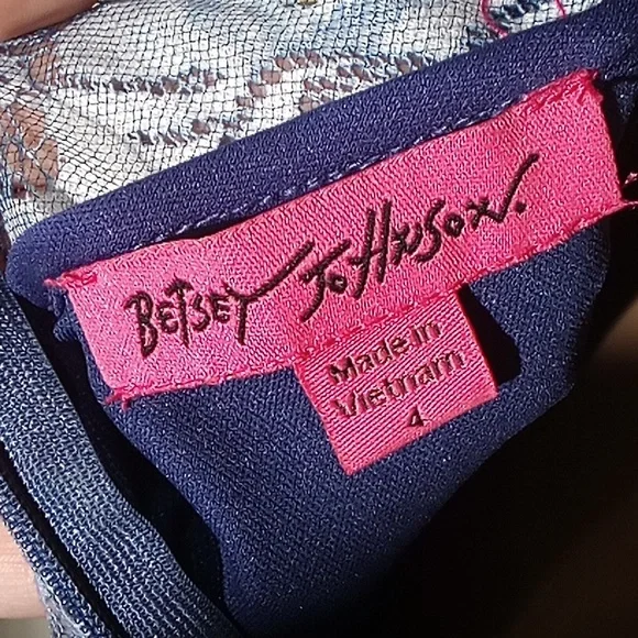 Betsey Johnson Lace Dress, size 4 - Picture 7 of 8